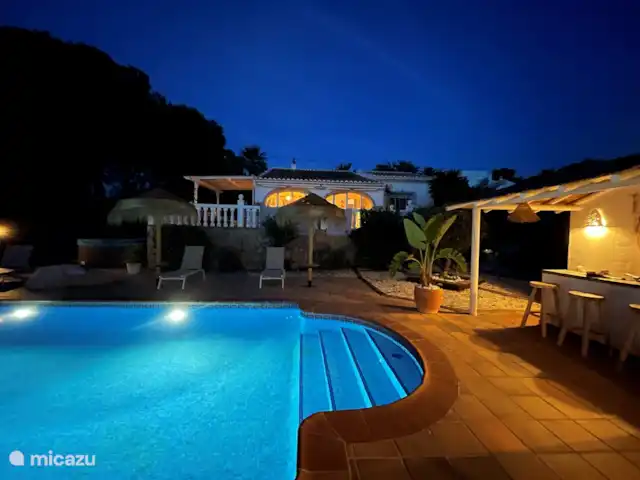 Casa Vista Lejana en España, Costa Blanca, Jávea - villa También es maravilloso sentarse alrededor de la piscina por la noche.