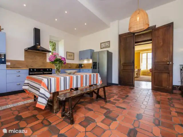 Châteaulette | France, Haute-Vienne, Limoges - villa La cuisine avec table à manger