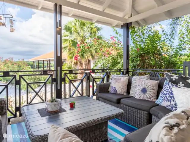Gezellige villa op Blue Bay huren in Curaçao, Curacao-Midden, Blue Bay - villa Heerlijke zithoek op het terras