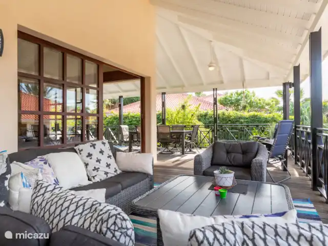 Gezellige villa op Blue Bay huren in Curaçao, Curacao-Midden, Blue Bay - villa Heerlijke zithoek op het terras