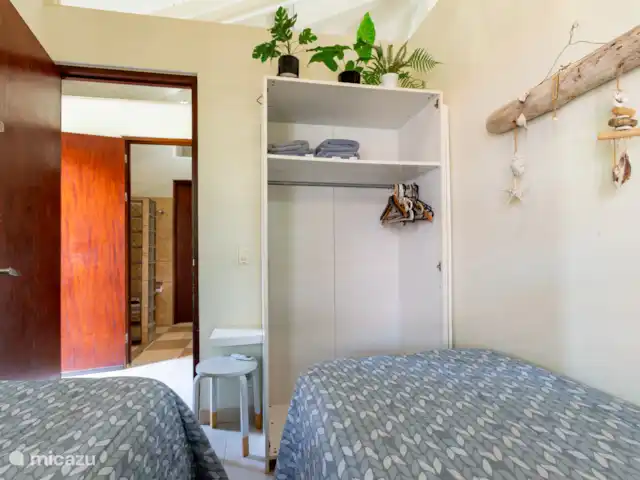 Gezellige villa op Blue Bay huren in Curaçao, Curacao-Midden, Blue Bay - villa Opbergkast in derde slaapkamer