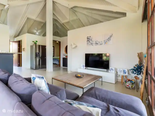 Gezellige villa op Blue Bay huren in Curaçao, Curacao-Midden, Blue Bay - villa Heerlijke zithoek in de woonkamer