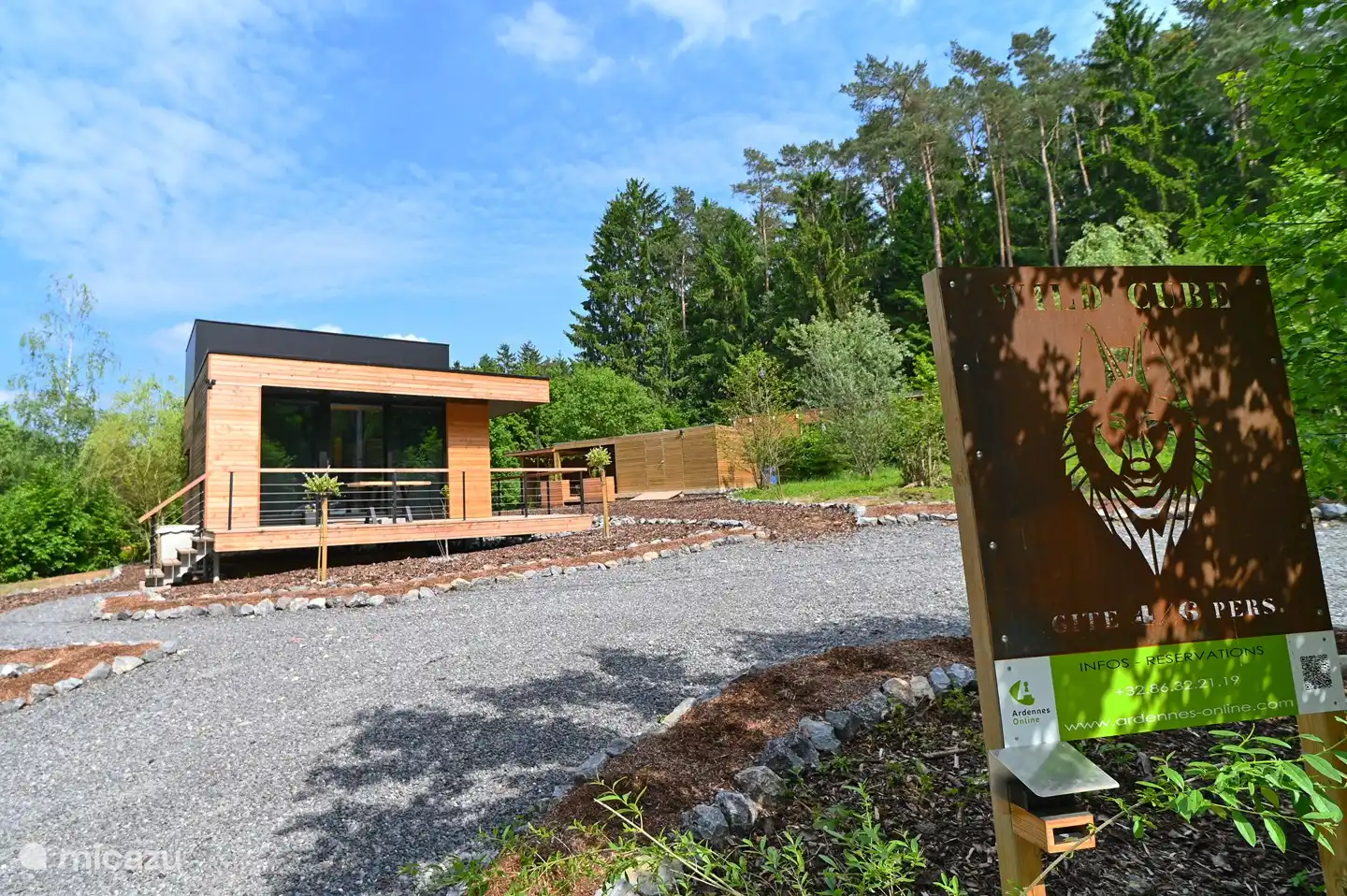 Parking + extérieur