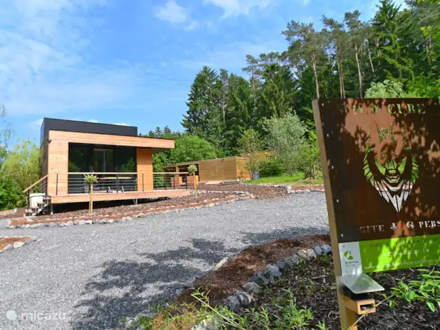 Location de Vacances Belgique, Ardennes, Durbuy, cabane en bois / lodge - Cube Sauvage Durbuy Parking + extérieur