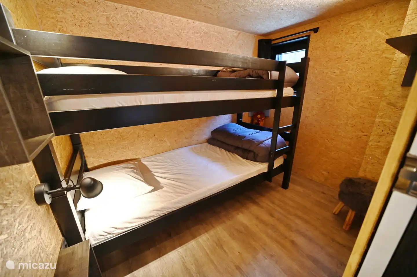 Chambre d'enfants avec lit superposé