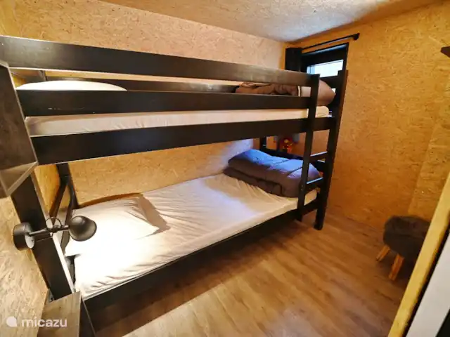 Location de Vacances Belgique, Ardennes, Durbuy, cabane en bois / lodge - Cube Sauvage Durbuy Chambre d'enfants avec lit superposé