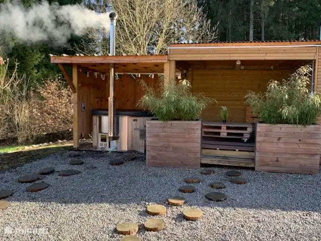 Location de Vacances Belgique, Ardennes, Durbuy, cabane en bois / lodge - Cube Sauvage Durbuy Spa intérieur avec terrasse lounge