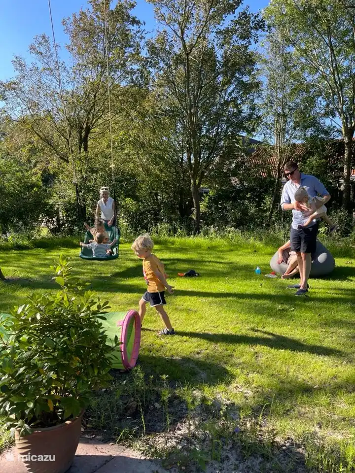 The spacious garden of more than 800 m2 is a play paradise for children