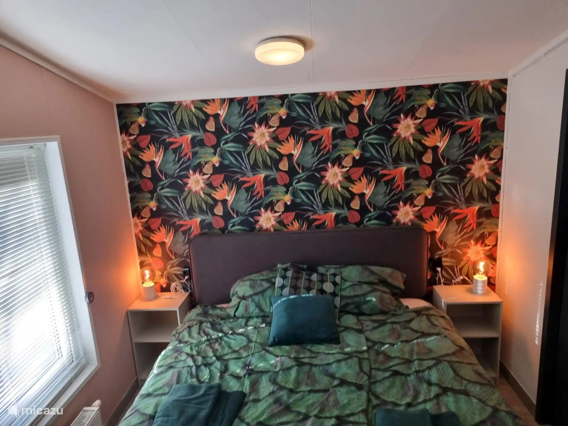 Chambre spacieuse avec beau lit Swiss Sense Boxspring 180x 200 Luna