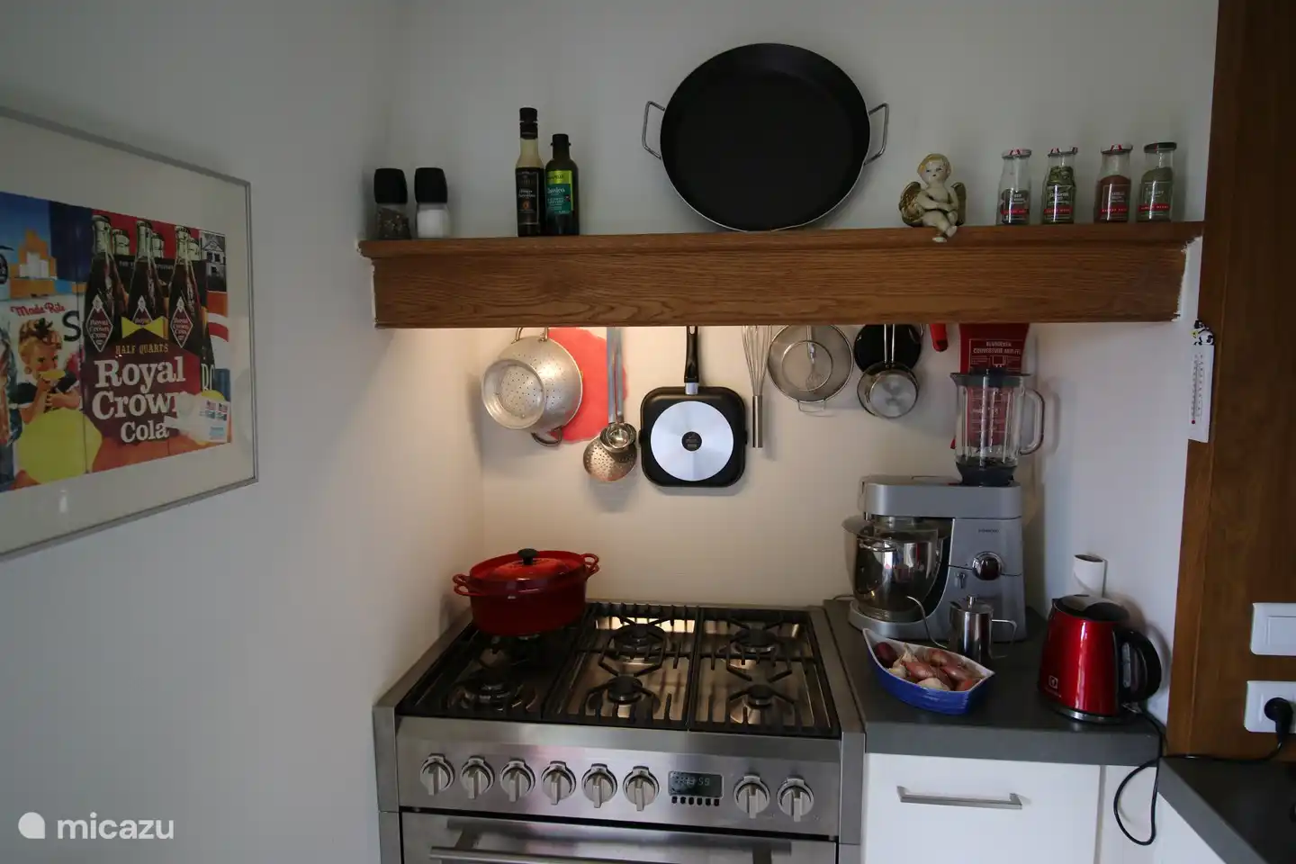 Gut ausgestattete Küche