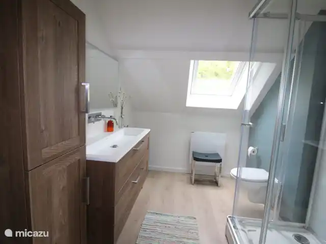 Location de Vacances France, Nièvre, Verneuil, gîte / cottage - Tonnerre de Brest Salle de bain à l’étage