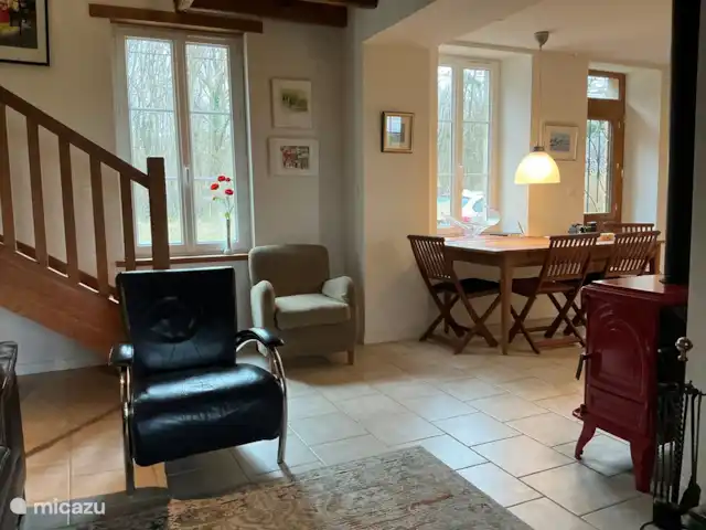 Location de Vacances France, Nièvre, Verneuil, gîte / cottage - Tonnerre de Brest salon, escalier jusqu’au sommet