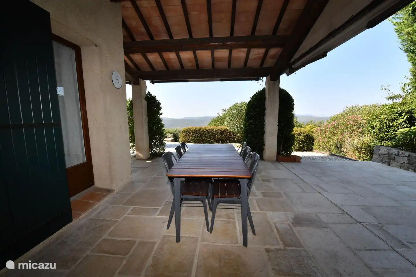 Eetgedeelte in de open lucht