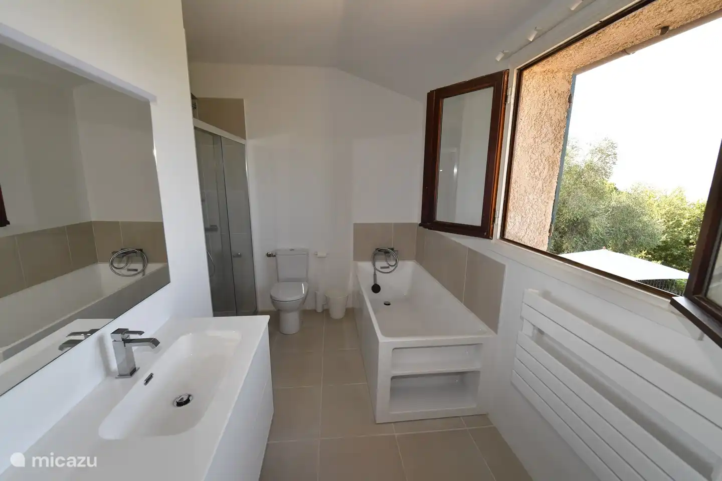 En-suite badkamer (Bed1)