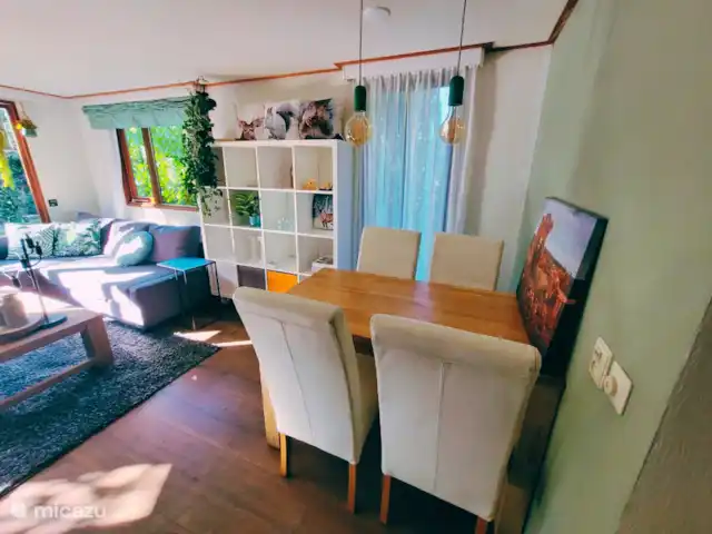 Chalet 'De Jungle' en IJsselheide en Países Bajos, Güeldres, Hattemerbroek - chalet mesa del comedor