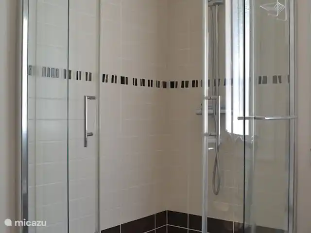 Maison de vacances Mandevilla | France, Hérault, Cantagrils-Argelliers - maison de vacances Salle de bain avec douche à effet pluie