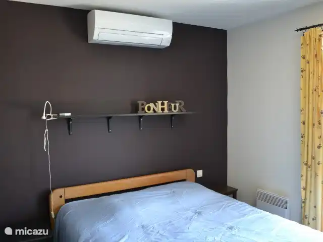 Maison de vacances Mandevilla | France, Hérault, Cantagrils-Argelliers - maison de vacances Chambre avec lit double 160x200, donne sur la terrasse