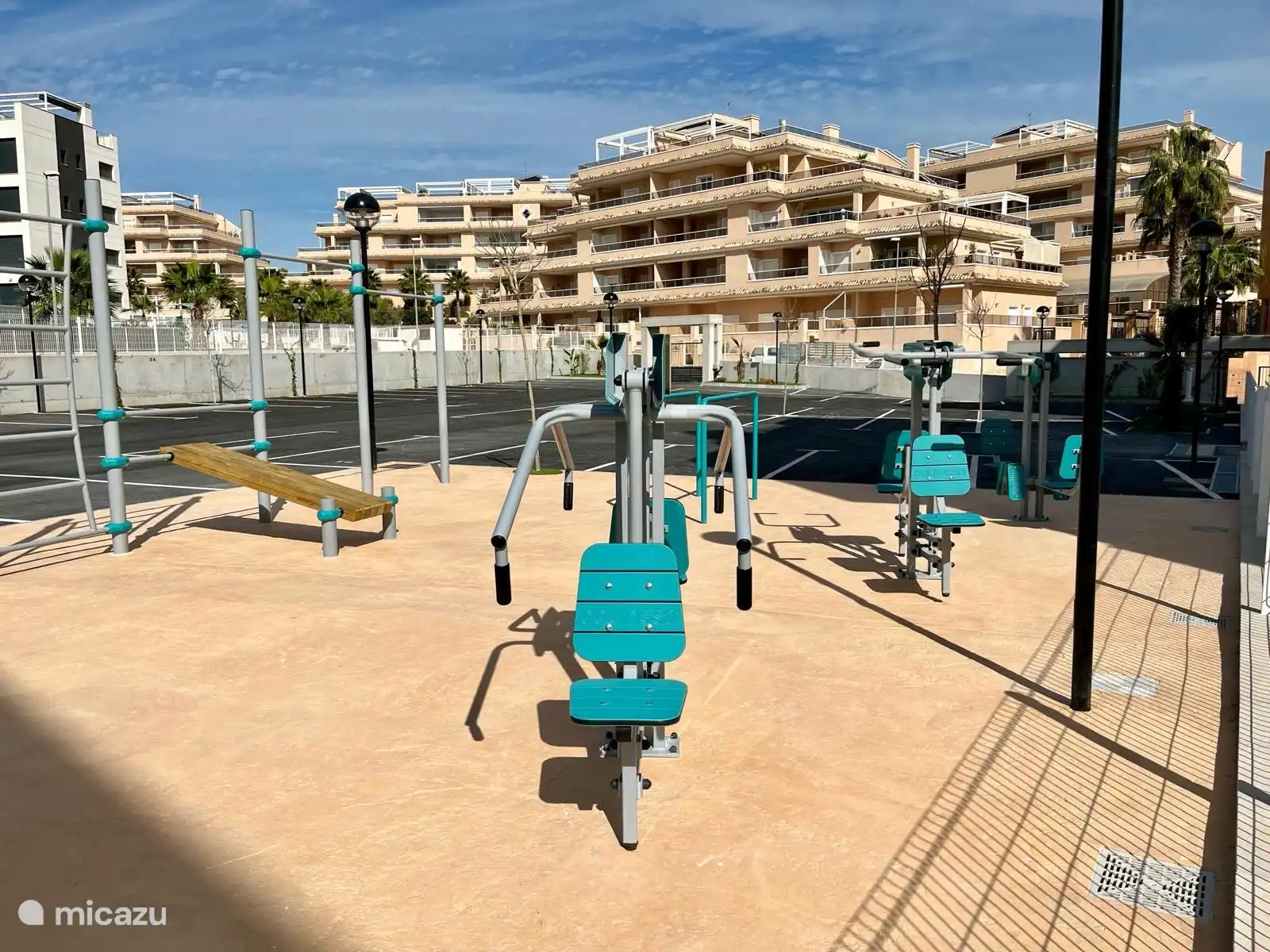 Equipamiento deportivo disponible en el complejo 