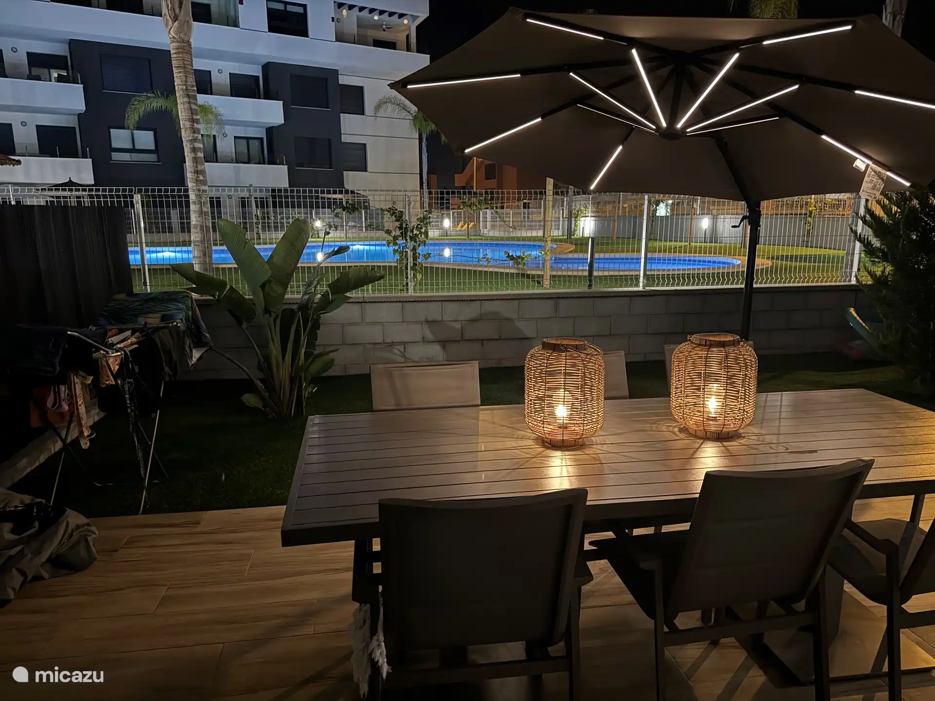 Noche con vista al jardín 