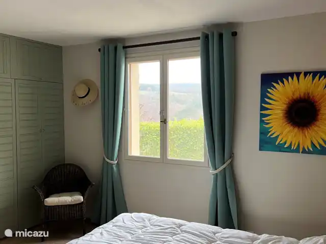 Piscine chauffée 'Le Veyou' et climatisation | France, Drôme, Beaufort-sur-Gervanne - maison de vacances Salaaproom 1 dispose d'une salle de bain privative avec douche et WC
