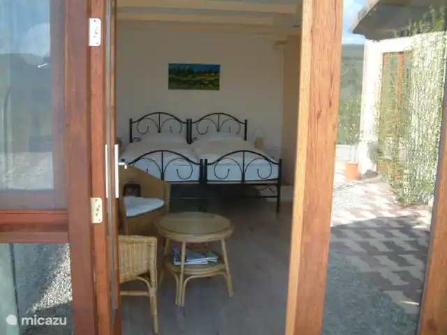 Piscine chauffée 'Le Veyou' et climatisation | France, Drôme, Beaufort-sur-Gervanne - maison de vacances Vue de la chambre 2.