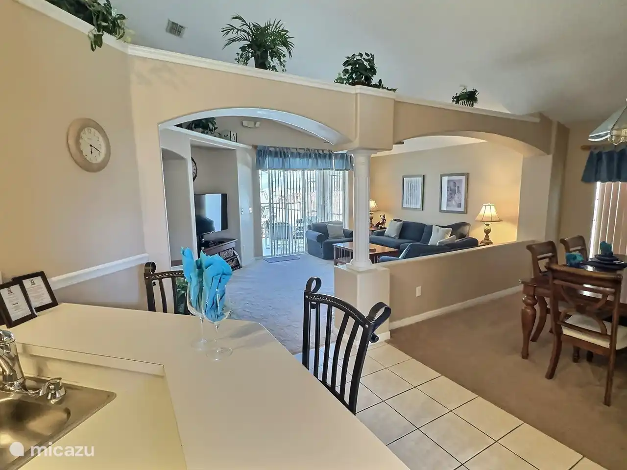 Wohnzimmer und Esszimmer