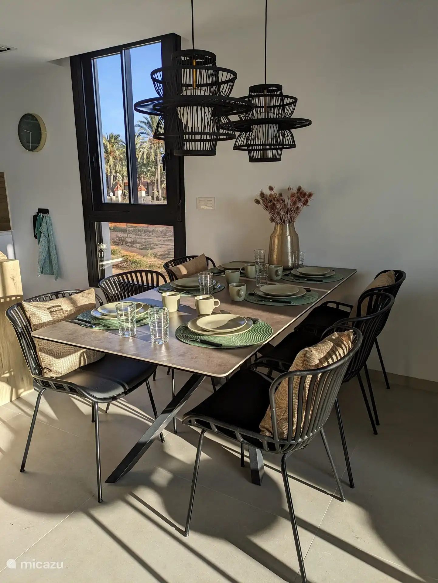 Table à manger dans le salon