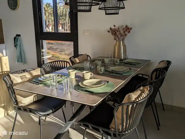 Casa Zinzi en España, Murcia, San Pedro del Pinatar - penthouse Mesa de comedor en el salón