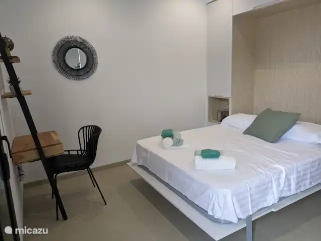 Casa Zinzi en España, Murcia, San Pedro del Pinatar - penthouse 3er dormitorio con la cama abajo