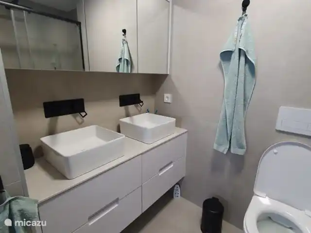 Casa Zinzi en España, Murcia, San Pedro del Pinatar - penthouse Baño en suite en dormitorio 1.
