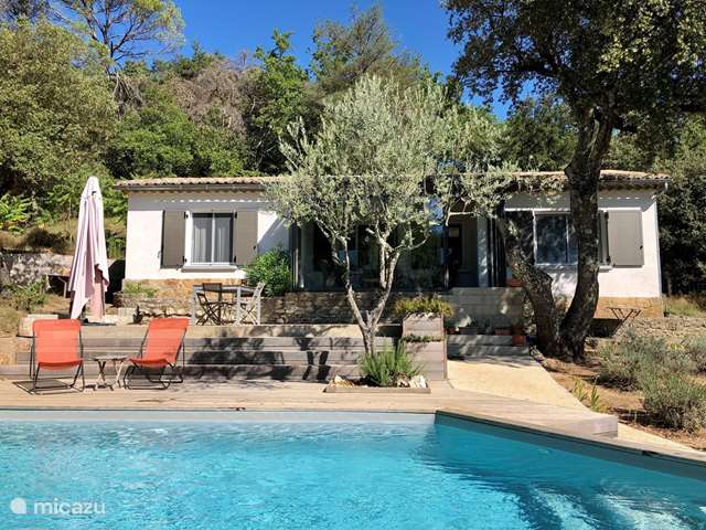 Maison de Vacances France, Gard, Saint-Michel-d'Euzet - gîte / cottage Gîte / Gîte avec jardin et piscine