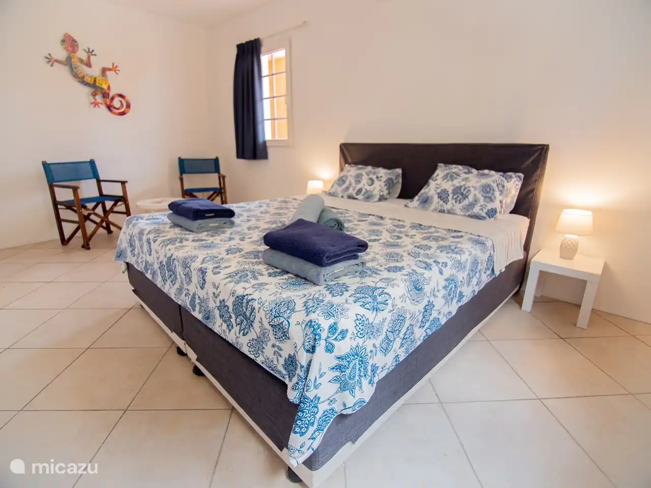 1 van de 2 ruime slaapkamers.