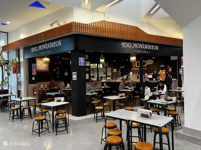 La Casa Calma en España, Costa del Sol, Torremolinos - apartamento El bar del centro comercial.