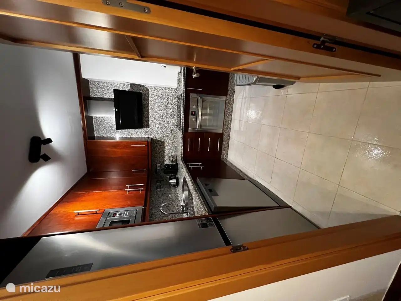 Voll ausgestattete Küche