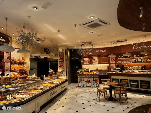 La Casa Calma en España, Costa del Sol, Torremolinos - apartamento Panadería con sabrosos sándwiches y café.