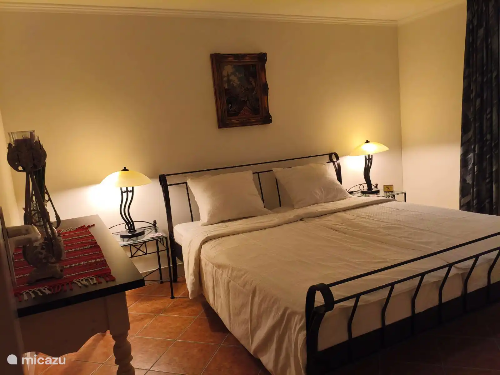 Dormitorio 3 en el primer piso con una cama doble, una capucha, armario y espacio suficiente para instalar la cuna disponible.