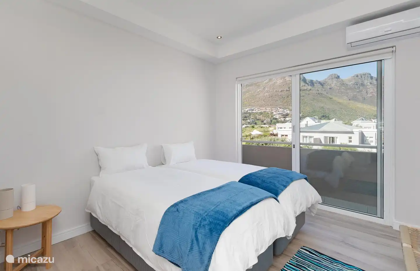 Chambre avec deux lits simples et belle vue