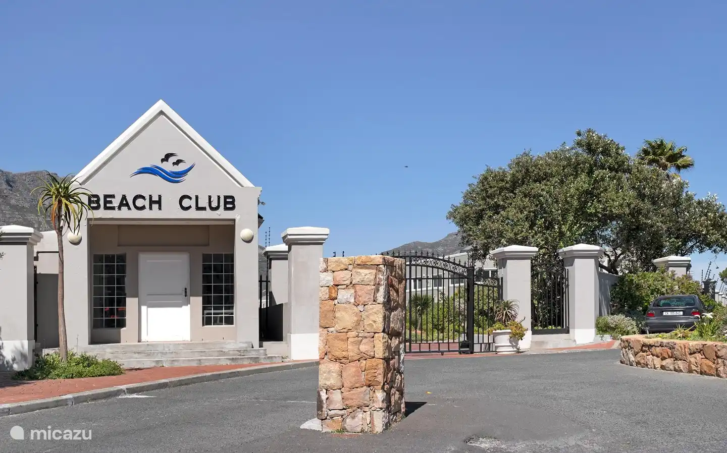 L'entrée sécurisée du Beach Club Estate