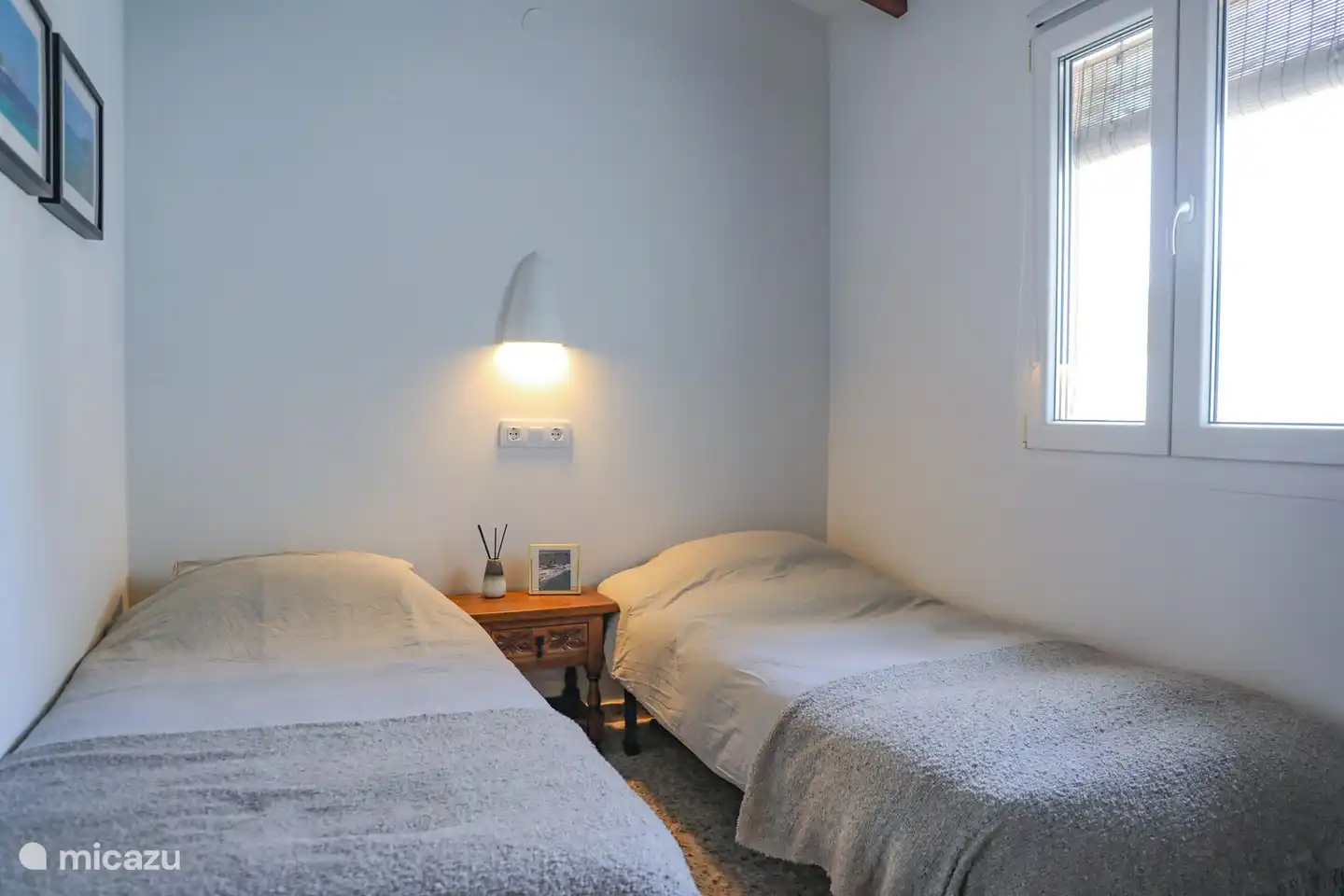 Bedroom with two single beds