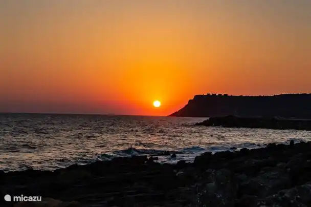 Een prachtige zonsondergang in Milatos &Sissi 