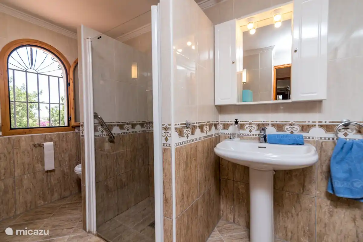 Badezimmer im Erdgeschoss