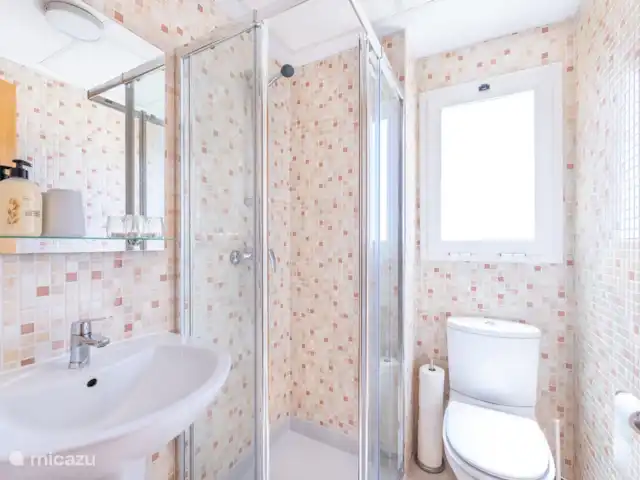 Location de Vacances Espagne, Andalousie, Casares Costa, penthouse - Penthouse Estepona Casares del Sol 2 salles de bain avec bain et douche séparée
2 toilettes