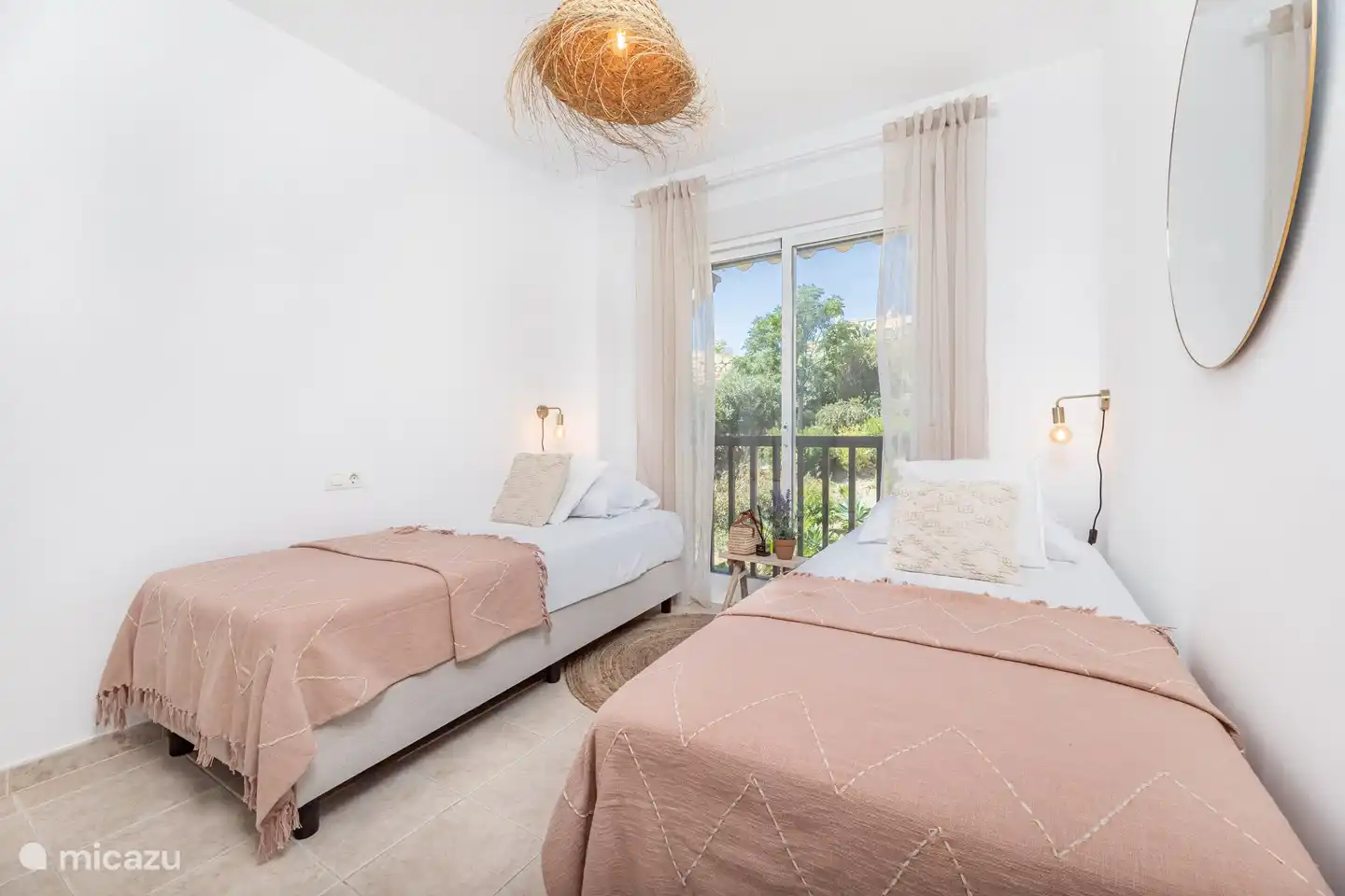 2 Schlafzimmer
Extra lange Betten 2 x 200 cm und 2 x 210 cm