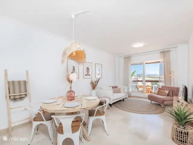 Location de Vacances Espagne, Andalousie, Casares Costa, penthouse - Penthouse Estepona Casares del Sol Détendez-vous dans le salon. WiFi rapide disponible.
