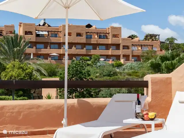 Location de Vacances Espagne, Andalousie, Casares Costa, penthouse - Penthouse Estepona Casares del Sol Belle terrasse privée sur le toit de 80m2 ensoleillée. 2 transats à disposition.