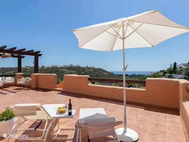 Location de Vacances Espagne, Andalousie, Casares Costa, penthouse - Penthouse Estepona Casares del Sol Grande terrasse privée avec vue sur la mer.