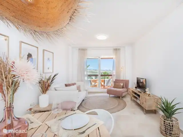 Location de Vacances Espagne, Andalousie, Casares Costa, penthouse - Penthouse Estepona Casares del Sol Détendez-vous dans le salon. WiFi rapide disponible.