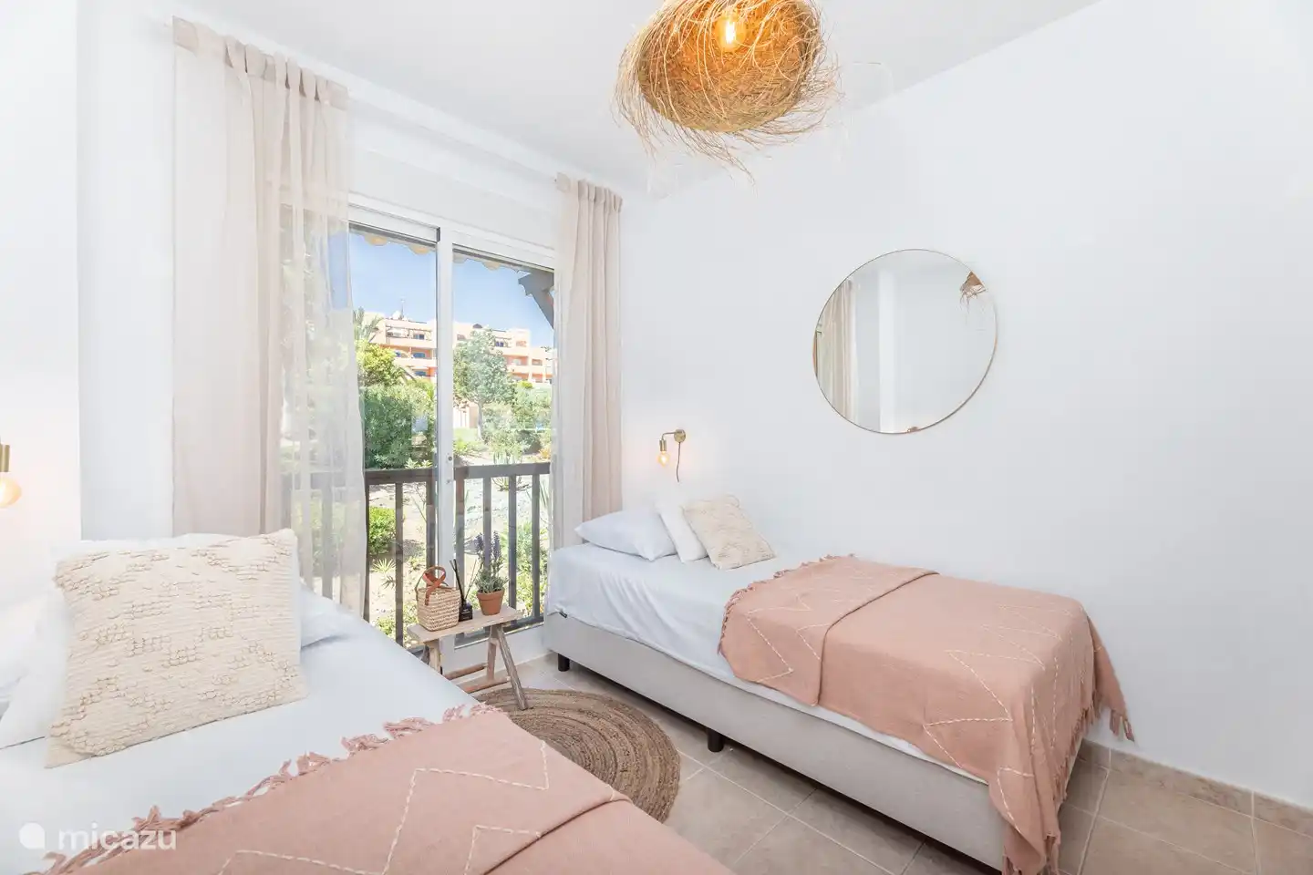 2 Schlafzimmer
Extra lange Betten 2 x 200 cm und 2 x 210 cm