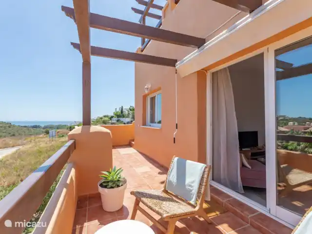 Location de Vacances Espagne, Andalousie, Casares Costa, penthouse - Penthouse Estepona Casares del Sol Le matin ou le soir, c'est le meilleur endroit pour prendre votre tasse de café ou d'espresso. Un thé est également possible... ou une boisson.
Tu décides!
