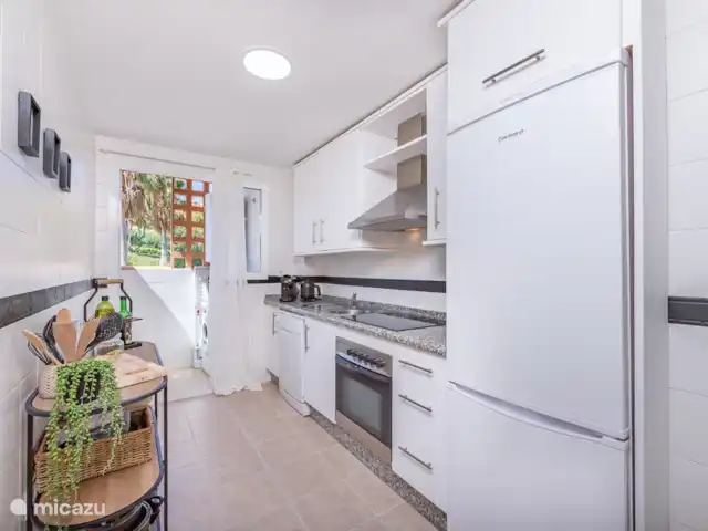 Location de Vacances Espagne, Andalousie, Casares Costa, penthouse - Penthouse Estepona Casares del Sol Cuisine de luxe avec plaques de cuisson et entièrement équipée.